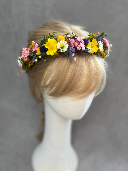 Summer wedding hair crown with daisies
