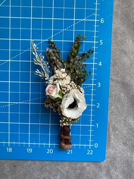 Boutonniere with anemone Romantic flower corsage Accessories for groom Flower boutonniere Wedding buttonhole Handmade groom's boutonniere