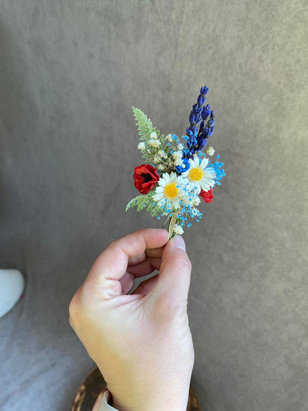 Folk meadow flower boutonnieres