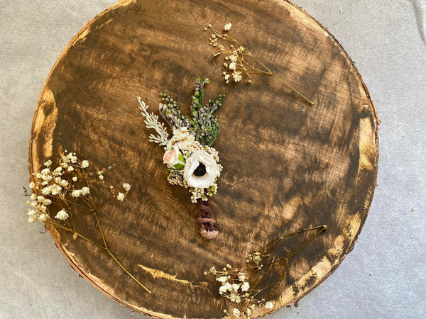 Boutonniere with anemone Romantic flower corsage Accessories for groom Flower boutonniere Wedding buttonhole Handmade groom's boutonniere