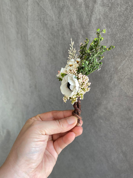 Boutonniere with anemone Romantic flower corsage Accessories for groom Flower boutonniere Wedding buttonhole Handmade groom's boutonniere