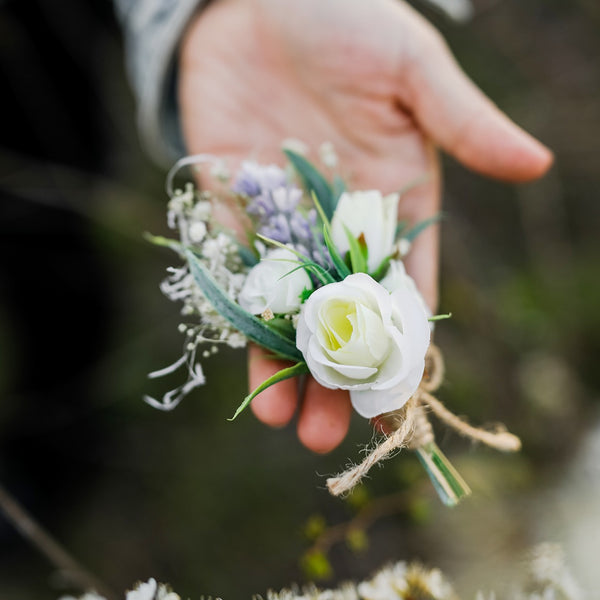 Natural groom boutonniere Handmade flower button hole Green and white groom accessories Best man corsage Customisable groom corsage Magaela