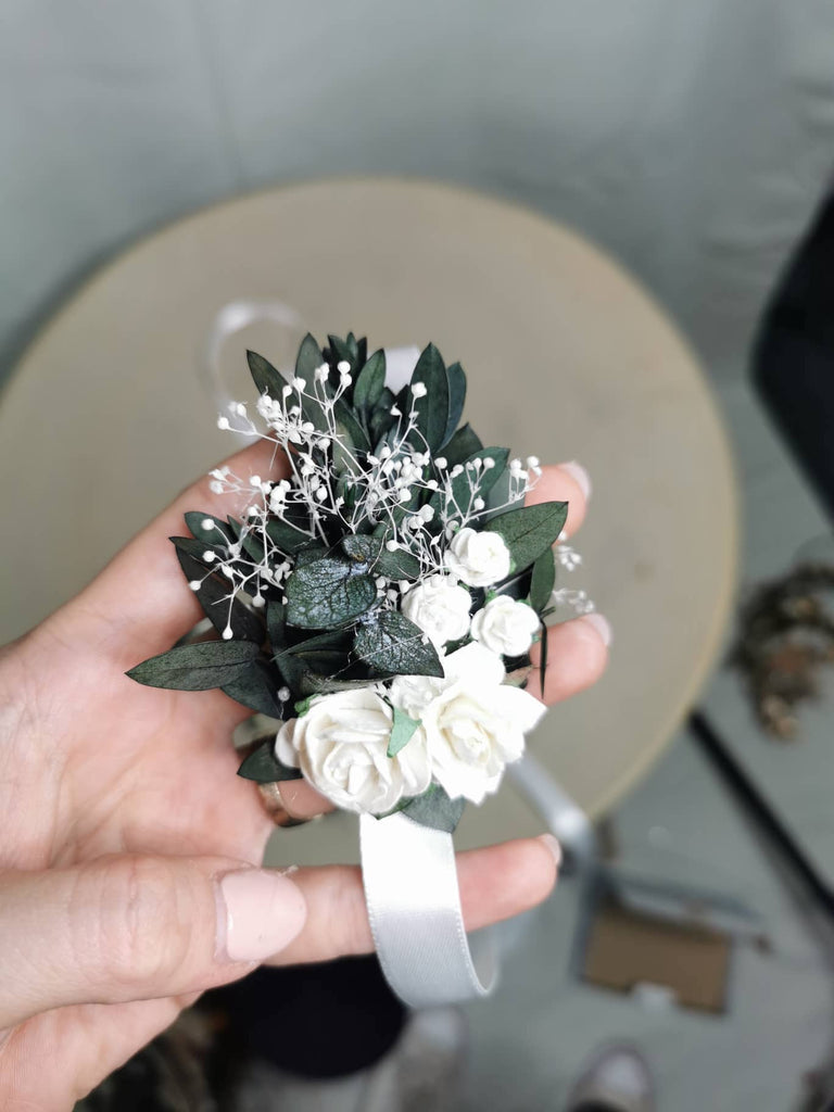 White rose bracelet top