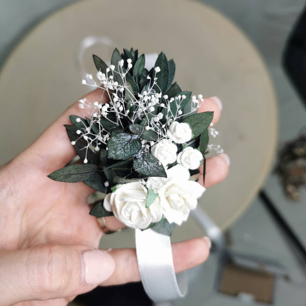 Flower bracelet with white rose