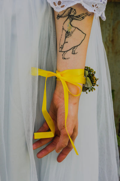 Sunflower bridal bracelet Flower wrist corsage Adjustable flower bracelet Bridesmaid gift Customisable bracelet Yellow and green Magaela
