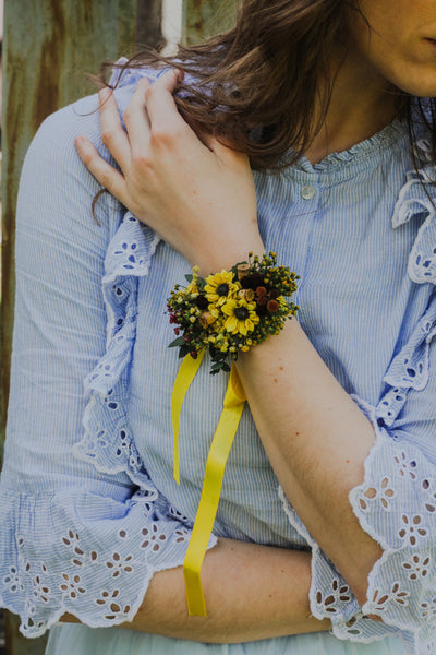 Sunflower bridal bracelet Flower wrist corsage Adjustable flower bracelet Bridesmaid gift Customisable bracelet Yellow and green Magaela