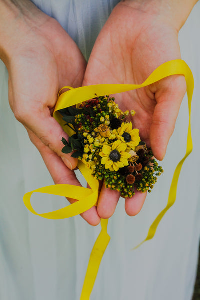 Sunflower bridal bracelet Flower wrist corsage Adjustable flower bracelet Bridesmaid gift Customisable bracelet Yellow and green Magaela