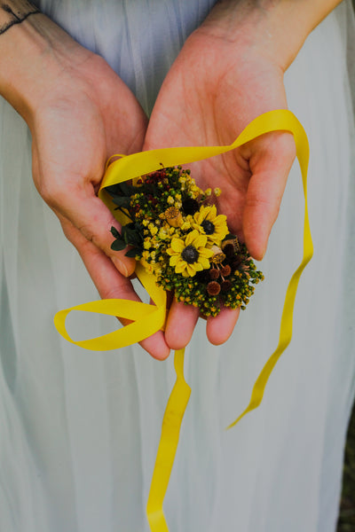 Sunflower bridal bracelet Flower wrist corsage Adjustable flower bracelet Bridesmaid gift Customisable bracelet Yellow and green Magaela