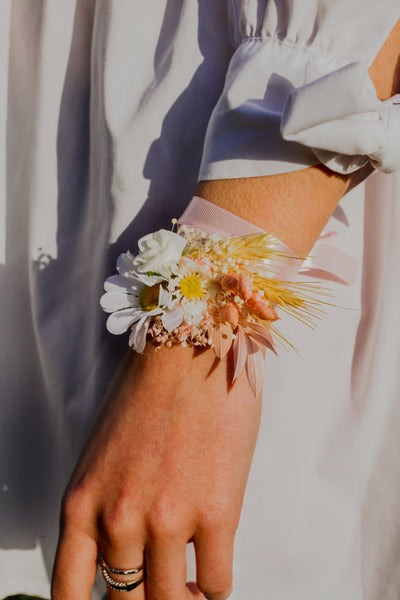 Daisy bracelet Meadow romantic flower bracelet Wedding jewellery Blush Bridesmaid bracelets Bride to be Wedding accessories Flower jewellery