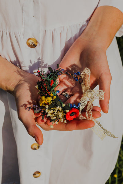 Folk poppy flower bracelet Meadow wedding wrist corsage Bridesmaid bracelets Customisable jewellery Bride to be Wildflowers jewellery