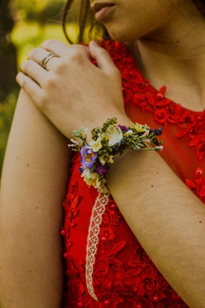 Meadow flower bracelet Wildflowers wrist corsage Bride to be Bridesmaid bracelet Natural wedding bracelet Flower girl bracelet Magaela