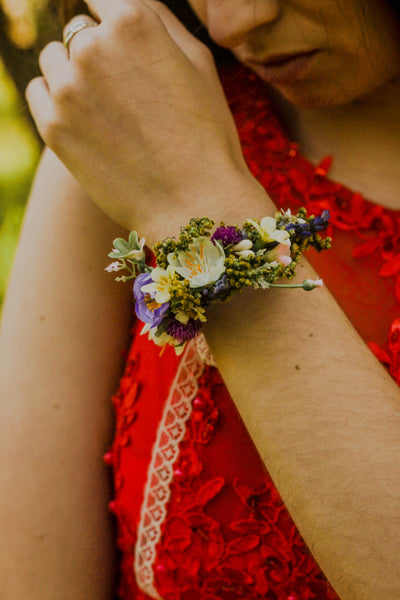 Meadow flower bracelet Wildflowers wrist corsage Bride to be Bridesmaid bracelet Natural wedding bracelet Flower girl bracelet Magaela