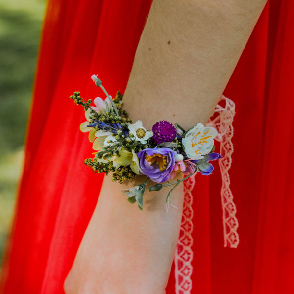 Meadow flower bracelet Wildflowers wrist corsage Bride to be Bridesmaid bracelet Natural wedding bracelet Flower girl bracelet Magaela