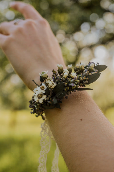 Natural flower bracelet Dried flowers wrist corsage Bride to be Bridesmaid bracelet Eucalyptus wedding bracelet Purple bracelet Magaela