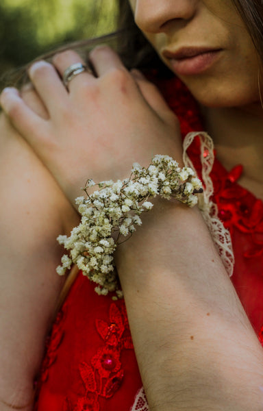 Ivory preserved baby's breath bracelet Natural wedding bracelet Flower jewellery Bridesmaid bracelet Bridal accessories Flower wrist corsage