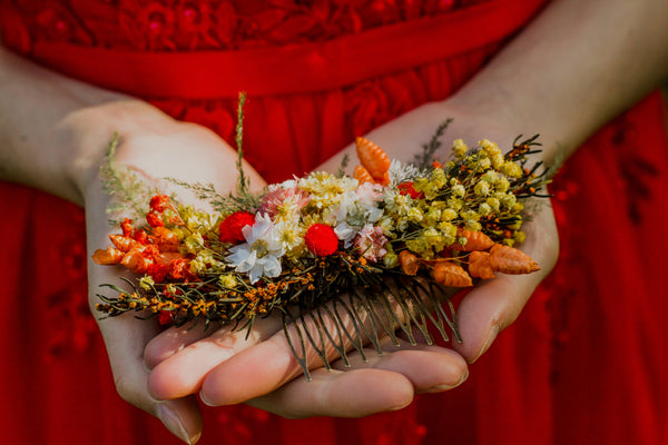 Dried flower comb Bridal hair comb Wildflowers wedding comb Bride to be Preserved flower comb Magaela handmade Meadow wedding headpiece