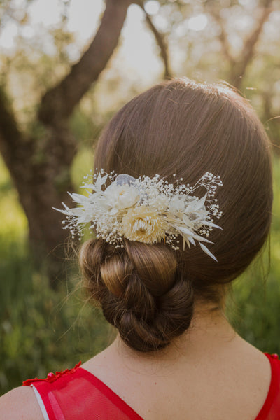 Dried flower hair comb Ivory bridal headpiece Bride Wedding hair comb Natural preserved hair comb Magaela Hair flowers Cream hair comb