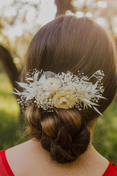 Dried flower hair comb Ivory bridal headpiece Bride Wedding hair comb Natural preserved hair comb Magaela Hair flowers Cream hair comb
