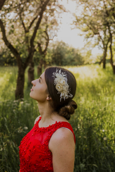 Dried flower hair comb Ivory bridal headpiece Bride Wedding hair comb Natural preserved hair comb Magaela Hair flowers Cream hair comb