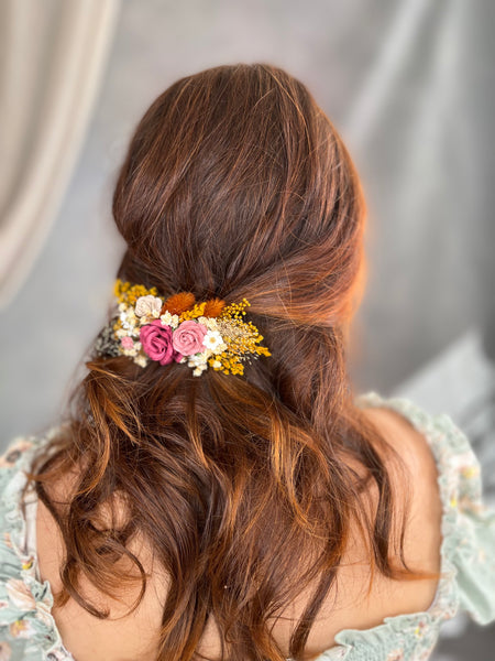 Romantic hair clip with pink roses