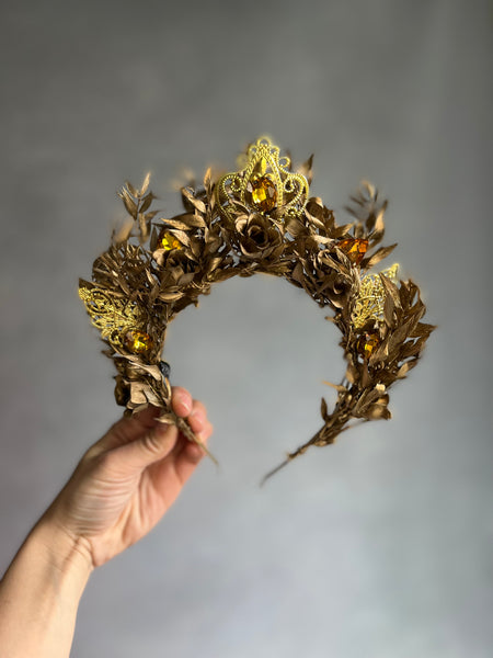 Elegant golden flower crown