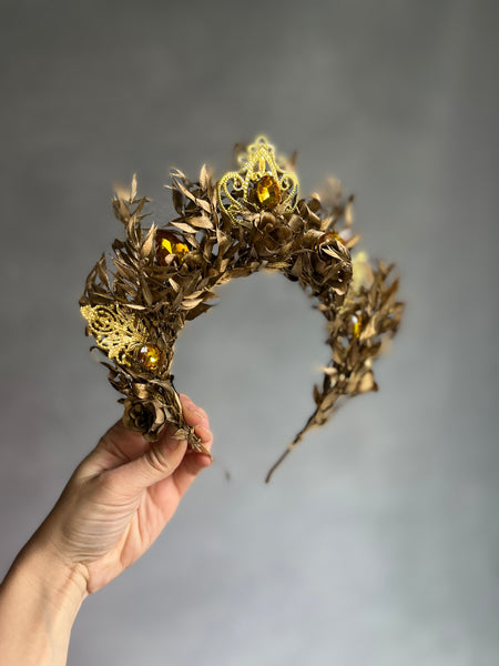 Elegant golden flower crown