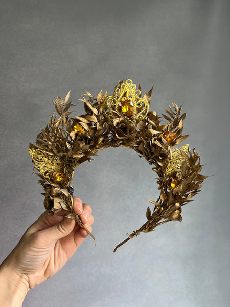 Elegant golden flower crown