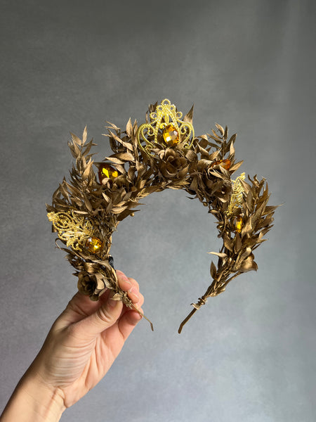 Elegant golden flower crown