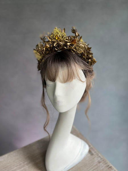 Elegant golden flower crown