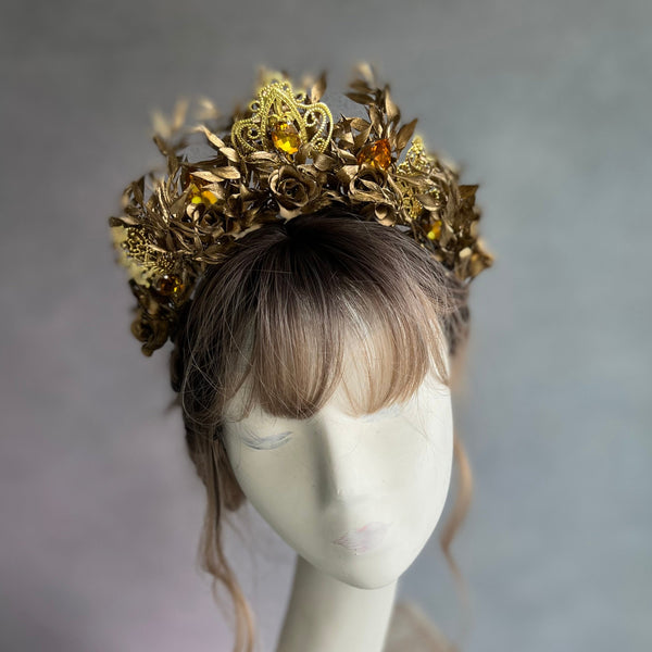 Elegant golden flower crown