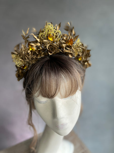 Elegant golden flower crown