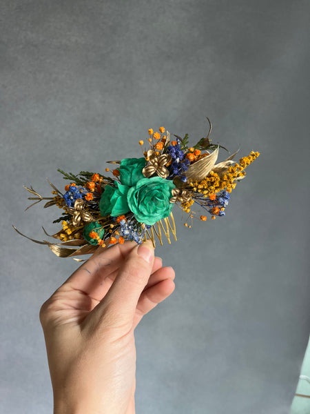 Emerald and golden hair comb
