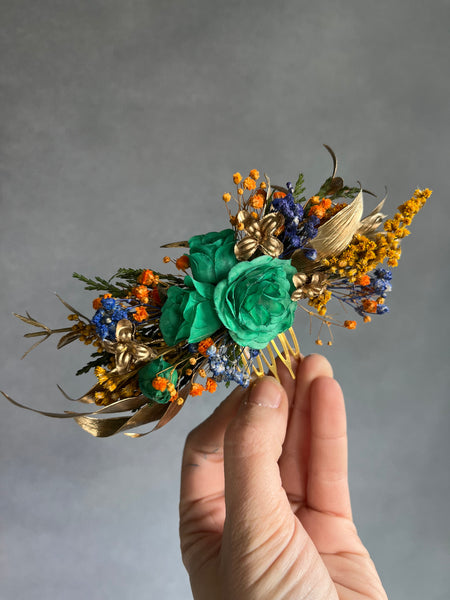 Emerald and golden hair comb