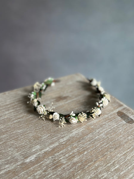 Bridal crown with white roses