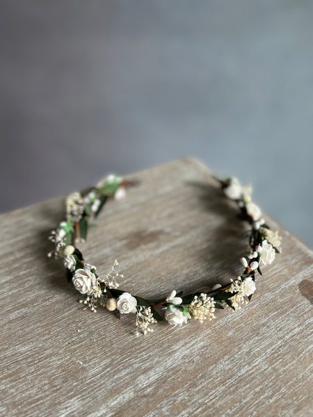 Bridal crown with white roses
