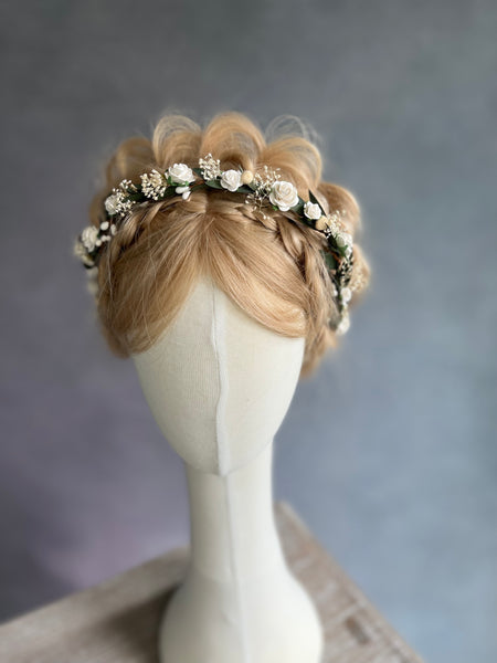 Bridal crown with white roses