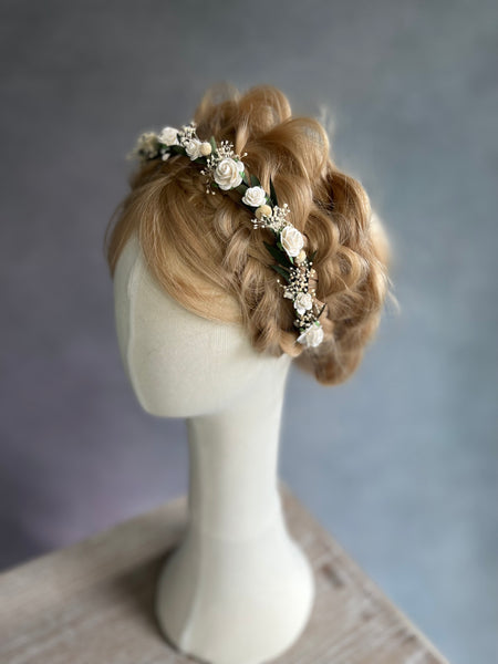 Bridal crown with white roses