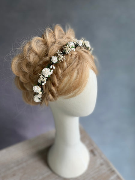 Bridal crown with white roses