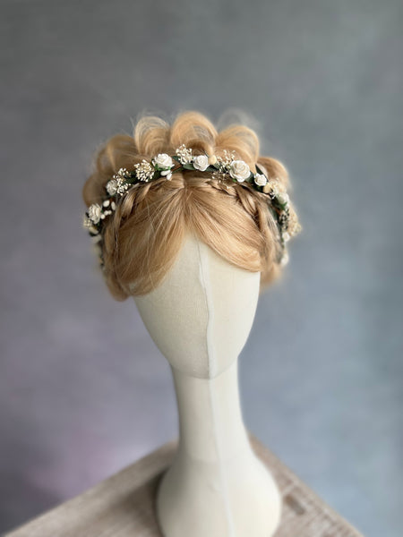 Bridal crown with white roses