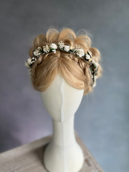 Bridal crown with white roses
