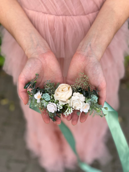 White and sage green flower belt