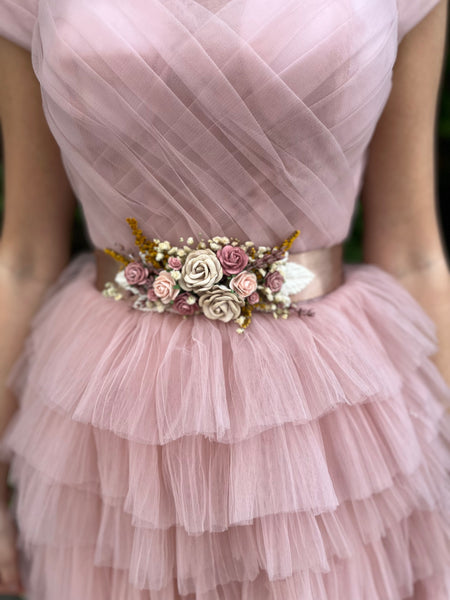 Romantic dusty pink flower belt