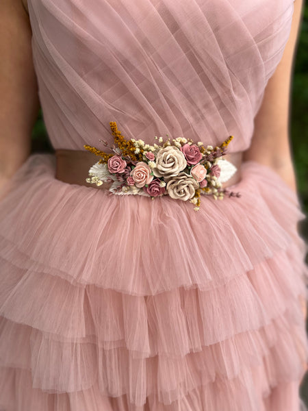 Romantic dusty pink flower belt