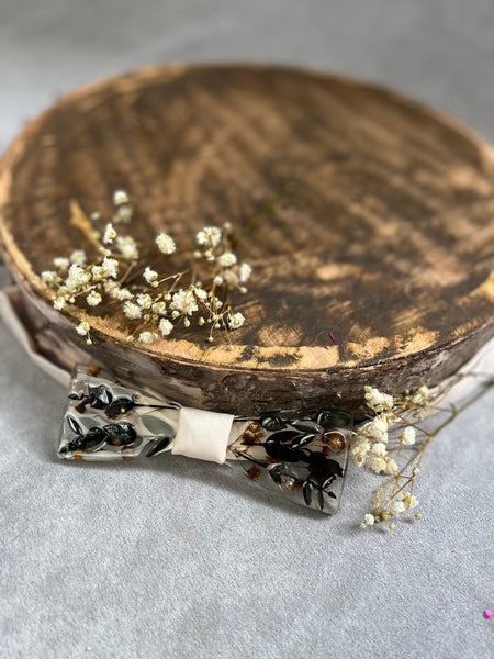 White and greenery resin bow tie