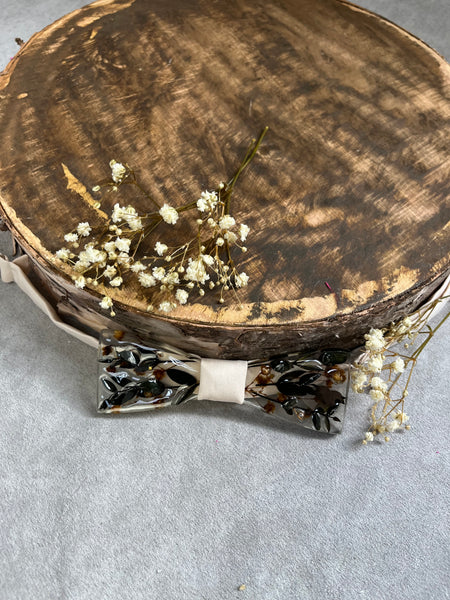 White and greenery resin bow tie