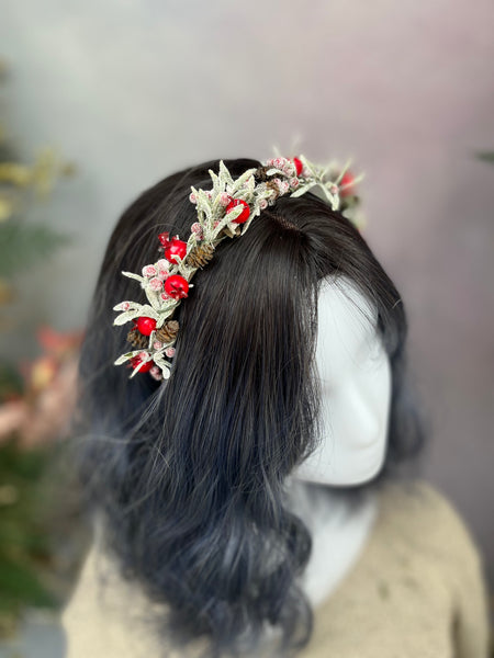 Winter headband with rosehips