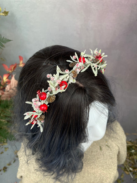 Winter headband with rosehips