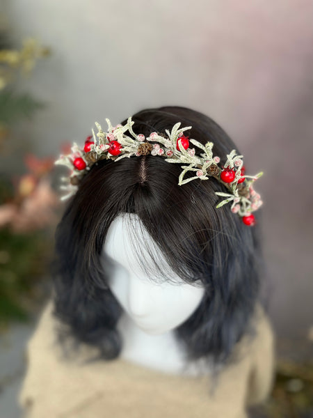 Winter headband with rosehips