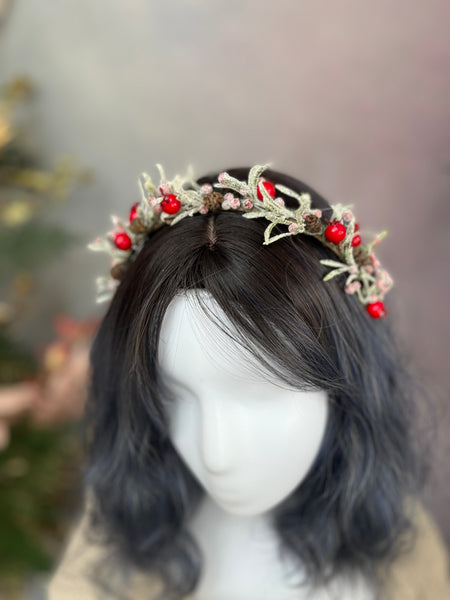 Winter headband with rosehips