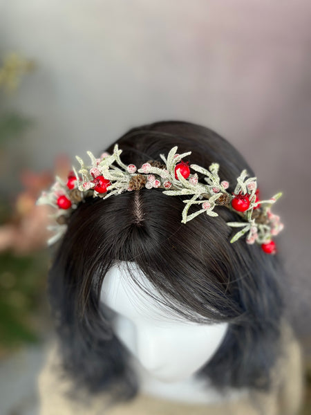 Winter headband with rosehips